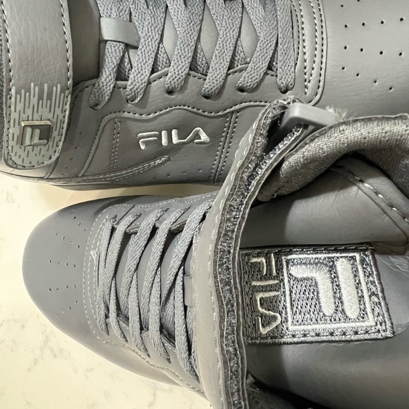 Fila Gray Sneakers with Padded Collar and Lace-Up Closure - Picture 8 of 9